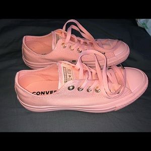 BRAND NEW pink/coral/gold women’s converse size 8